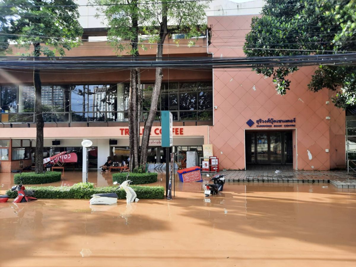 5 โรงแรมใหญ่กลางเมืองเชียงใหม่ อลหม่าน เร่งพา ลูกค้า ฝ่ากระแสน้ำไปที่ปลอดภัย