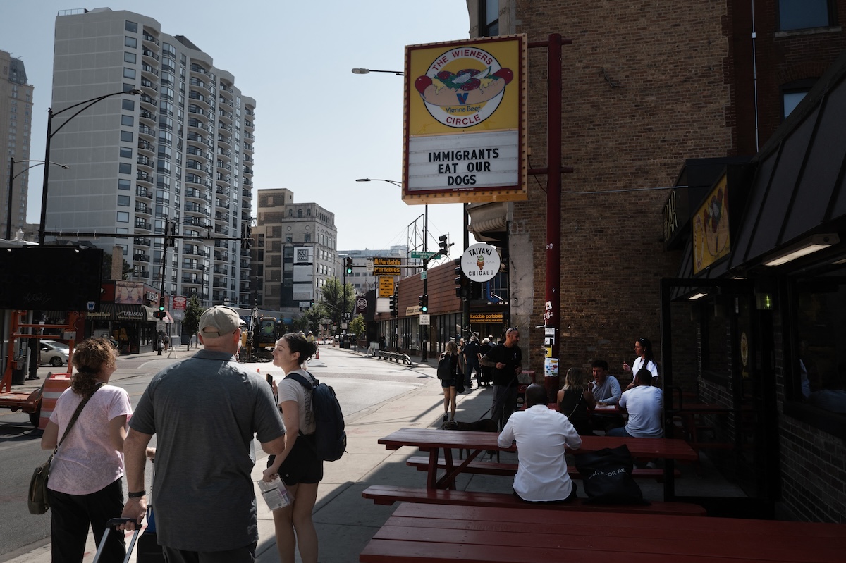 แผน “เนรเทศใหญ่” ของทรัมป์ เสี่ยงซัดเศรษฐกิจสหรัฐ “ถดถอย”