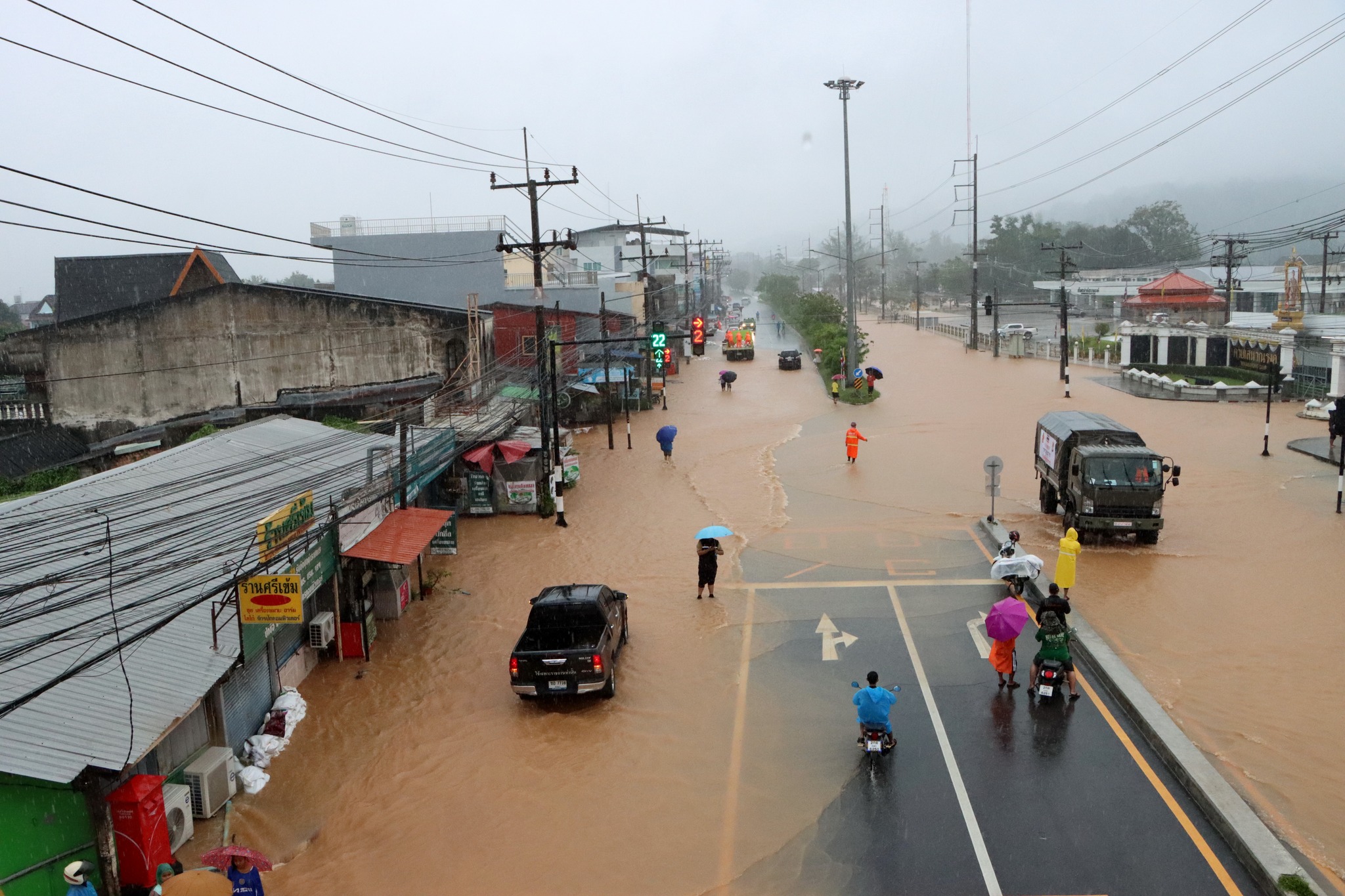 หาดใหญ่ท่วมหนัก สั่งยกธงแดง 13 ชุมชน แจ้งอพยพคน-สิ่งของ