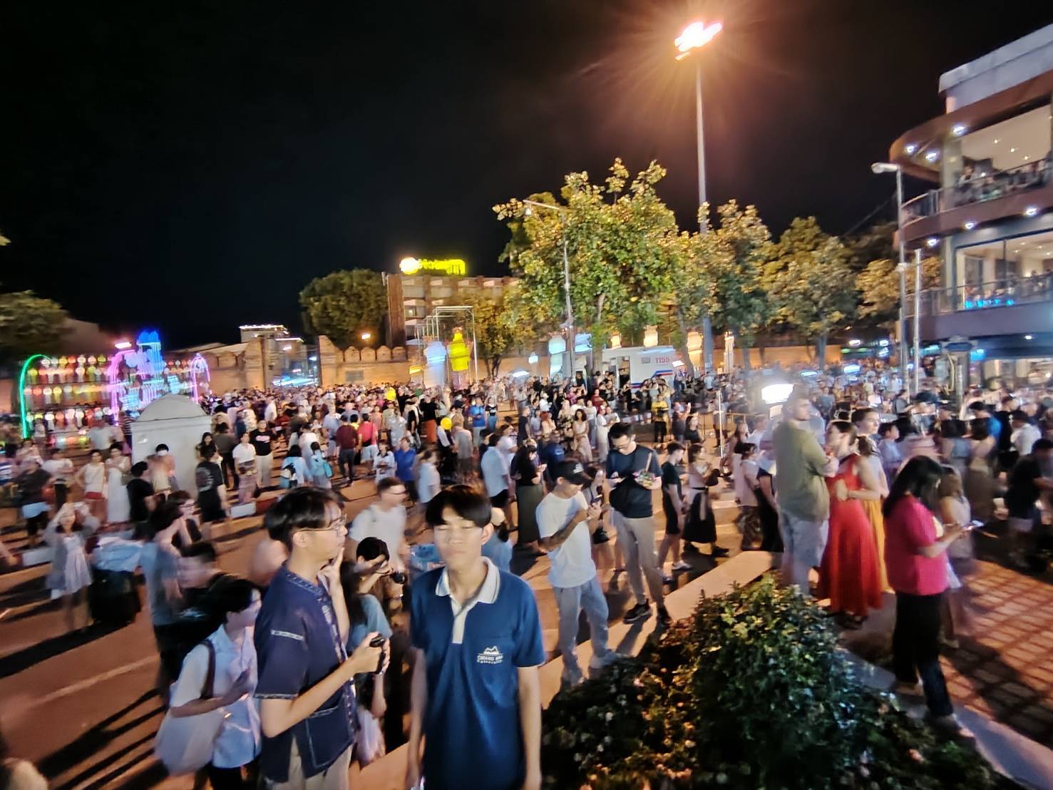 ลอยกระทงเชียงใหม่สุดคึกคัก ยุโรป เกาหลี-ไต้หวัน-จีน-ไทย แห่เที่ยว โรงแรมเต็ม