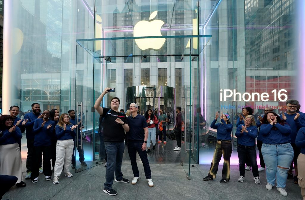 Apple เสนอลงทุน 100 ล้านเหรียญ โน้มน้าวอินโดฯเลิกห้ามขายไอโฟน 16