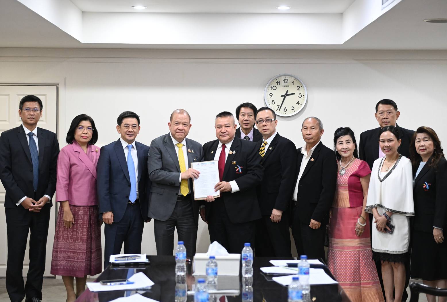 พิชัย รมว.พาณิชย์ ถกสหพันธ์การขนส่งทางบก เตรียมตั้งศูนย์รับเรื่องร้องเรียน