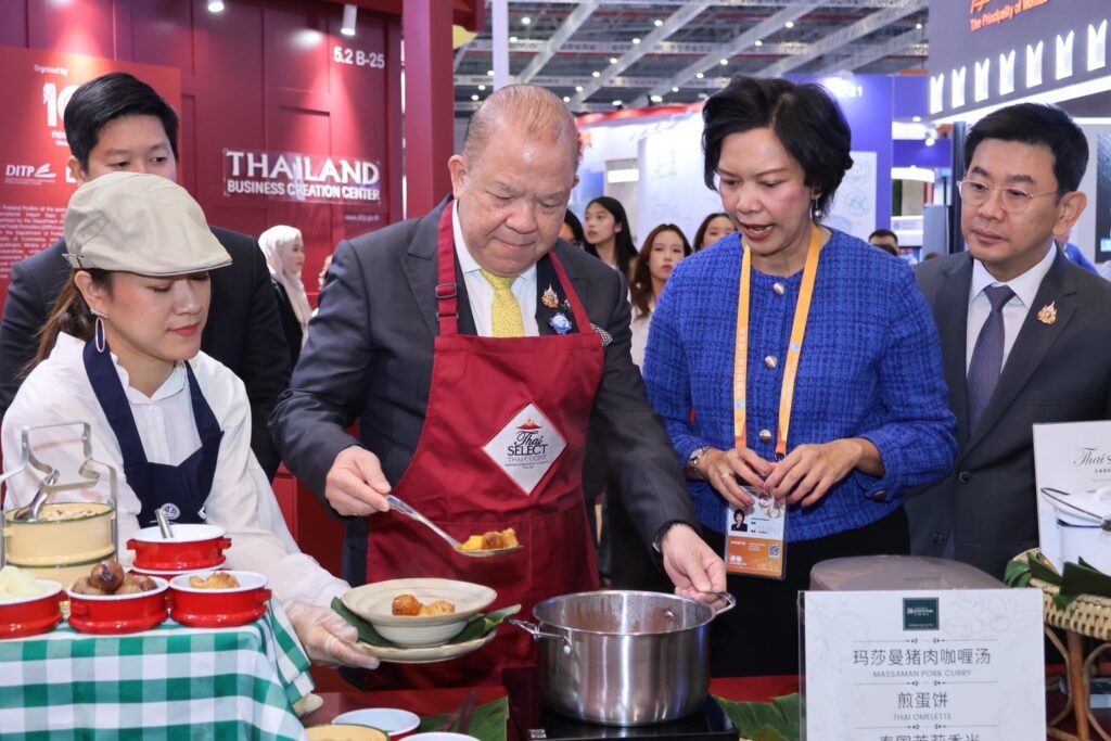 นายพิชัย นริพทะพันธุ์