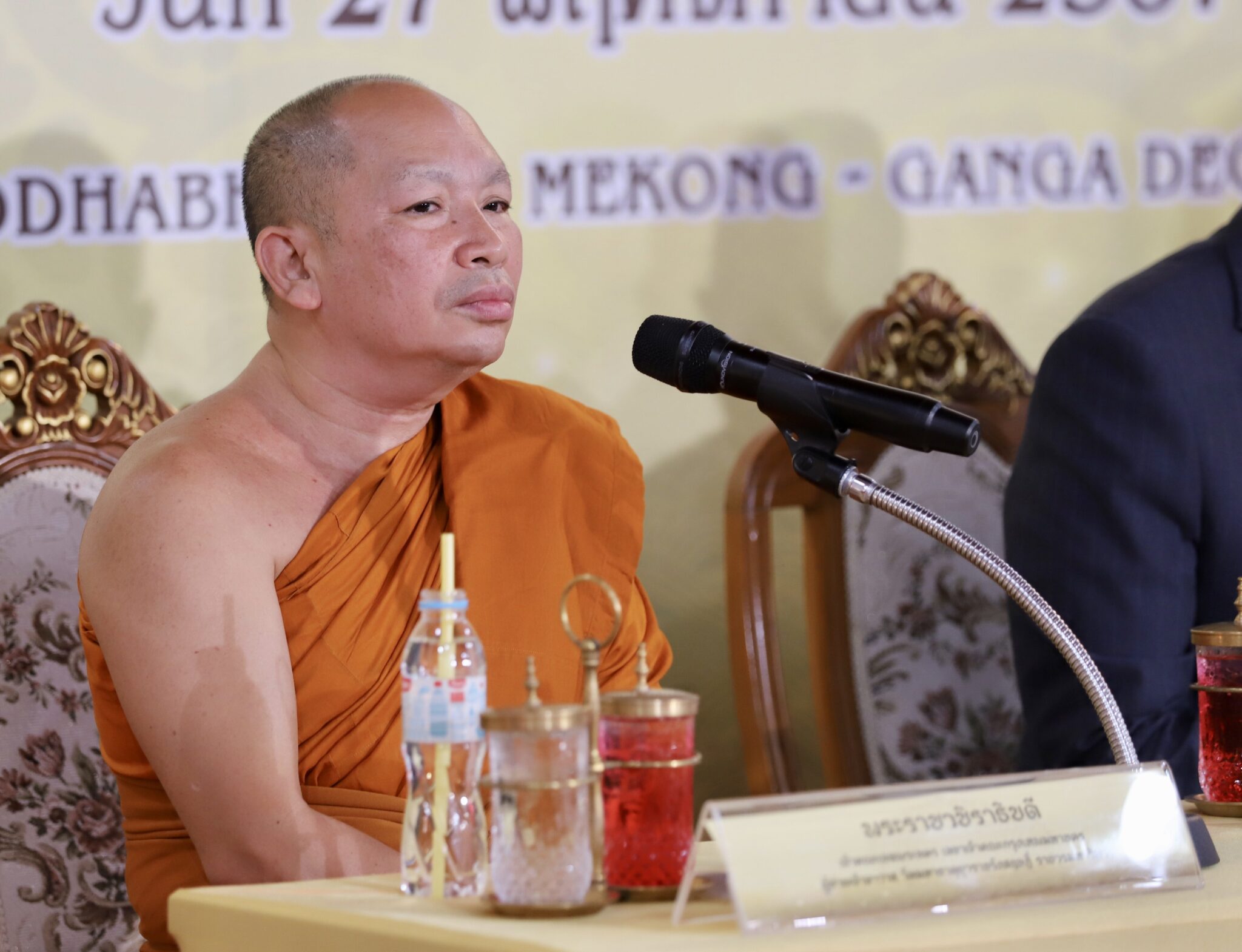 พระราชวชิราธิบดี ผู้ช่วยเจ้าอาวาสวัดมหาธาตุยุวราชรังสฤษฎิ์ฯ เจ้าคณะเขตพระนคร เลขานุการพระพรหมวัชรวิมลมุนี เจ้าคณะกรุงเทพมหานคร