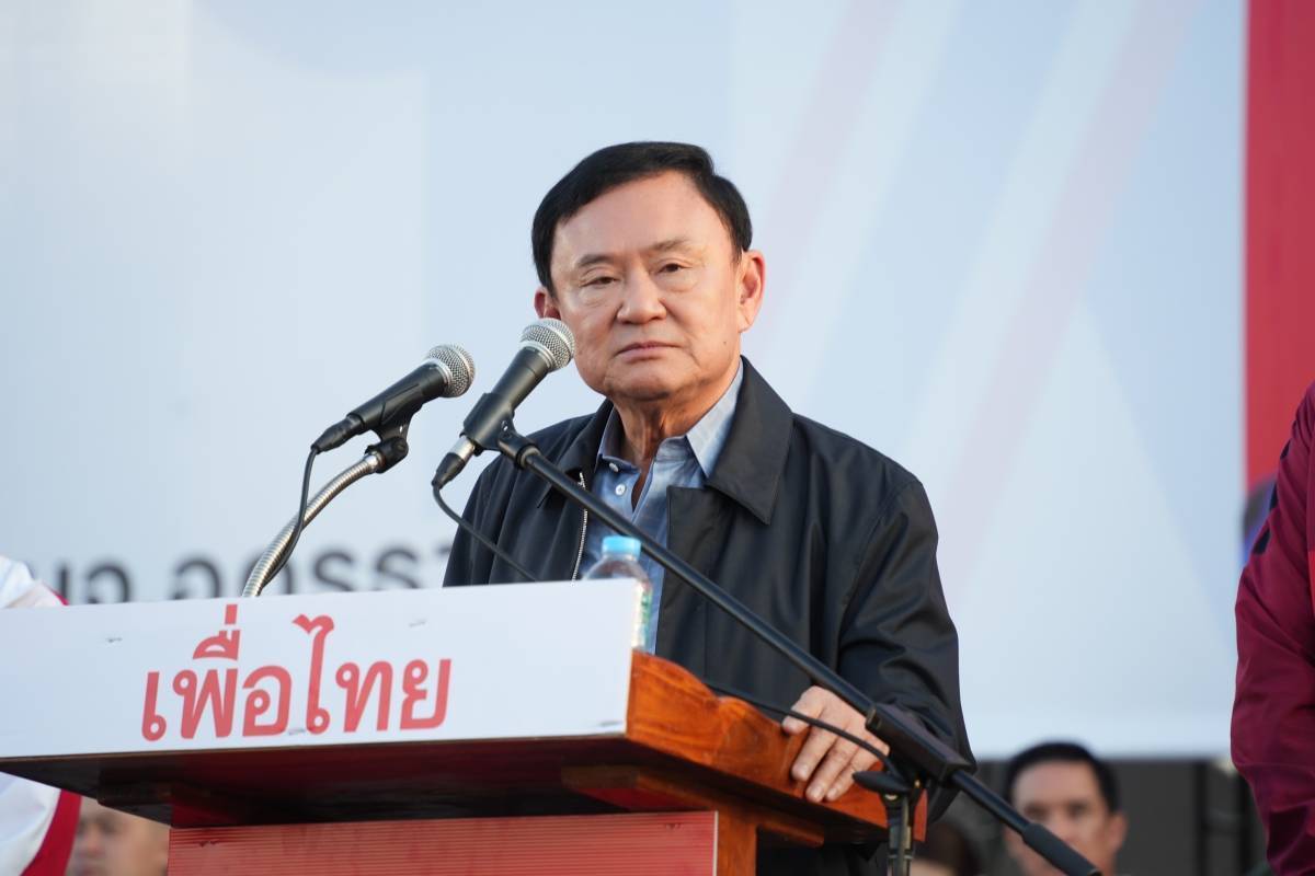 ทักษิณ ในบท“สทร”ปราศรัยในรอบ 18 ปี เงินหมื่นเดี๋ยวมาอีก-พี่น้องลำบากไม่ได้