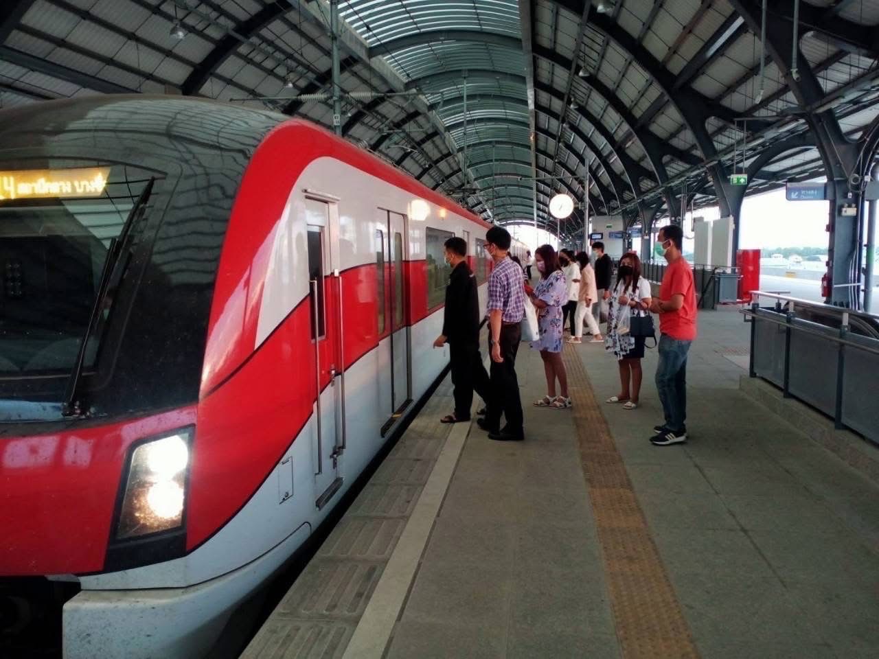 รถไฟฟ้าสายสีแดง มีผู้ใช้บริการ New High ในวันศุกร์ที่ผ่านมา (8 พ.ย.67)