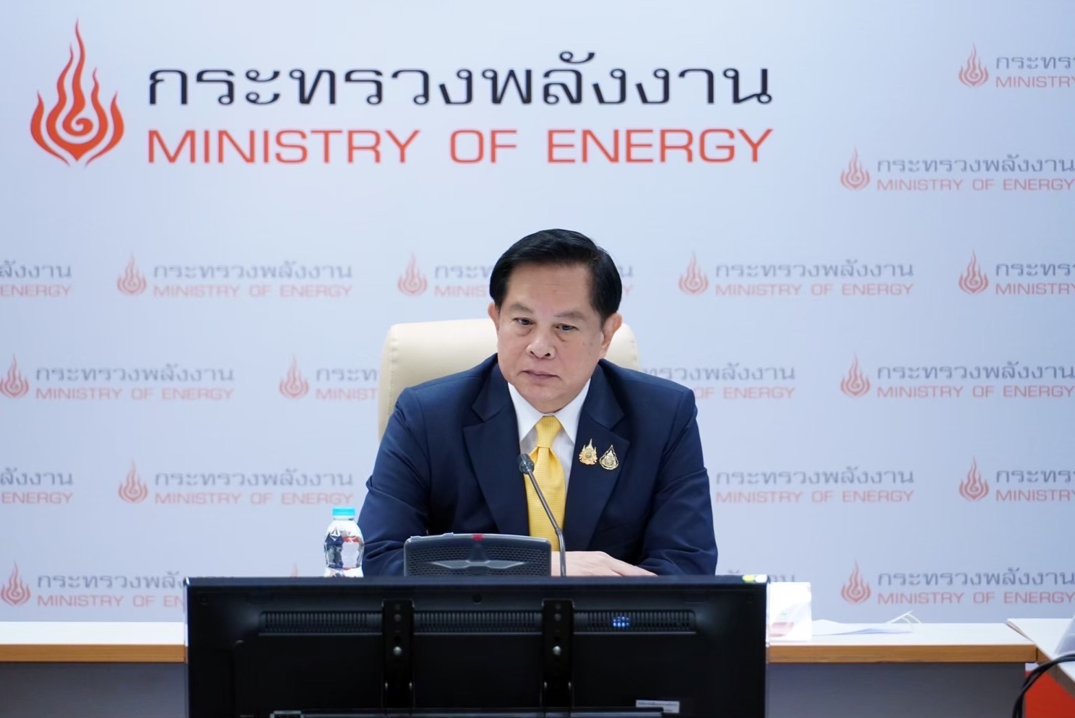 “พีระพันธุ์” สั่ง ปตท. – กฟผ. ส่งน้ำมัน ก๊าซ ไฟฟ้า เข้าพื้นที่น้ำท่วมภาคใต้