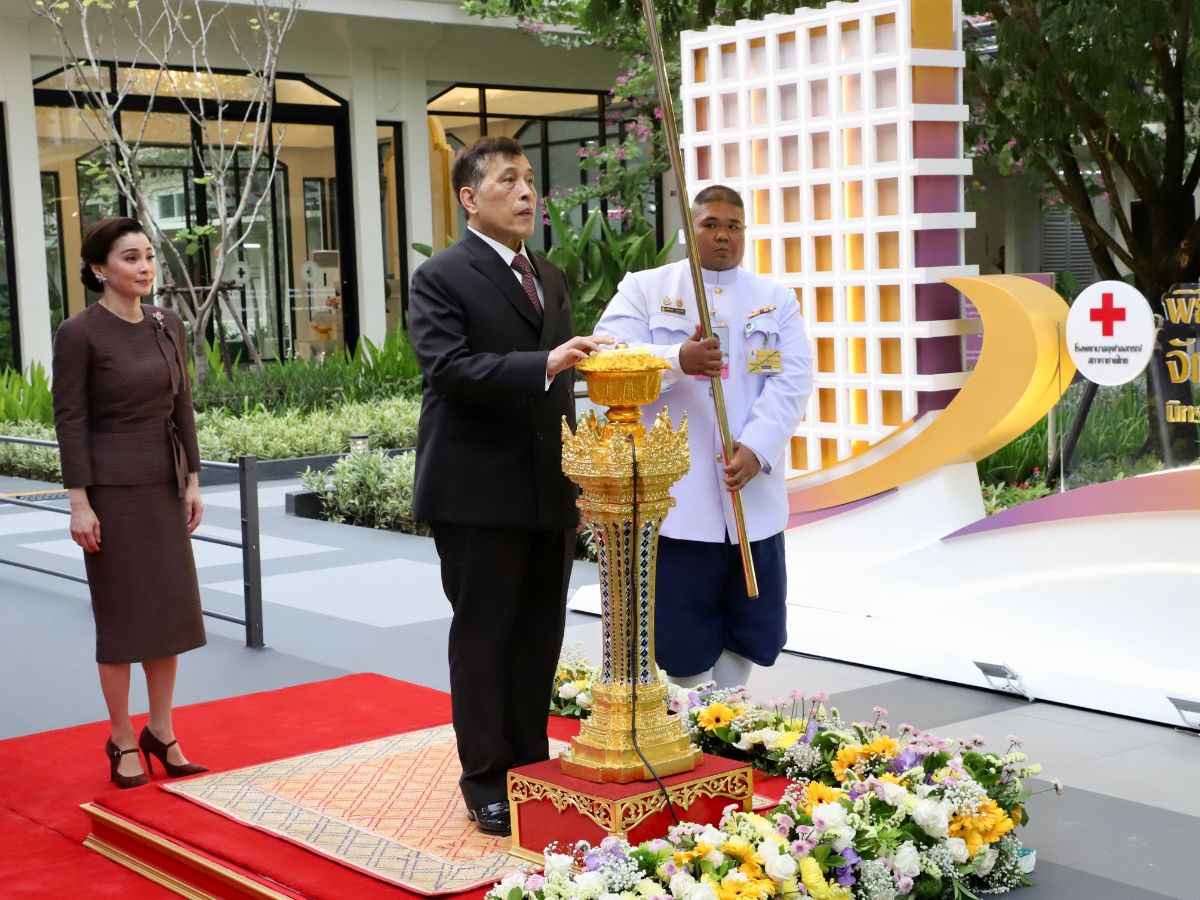 ในหลวง พระราชินี ทรงเปิดอาคาร “จักรีทศมรามาธิบดินทร์” รพ.จุฬาฯ