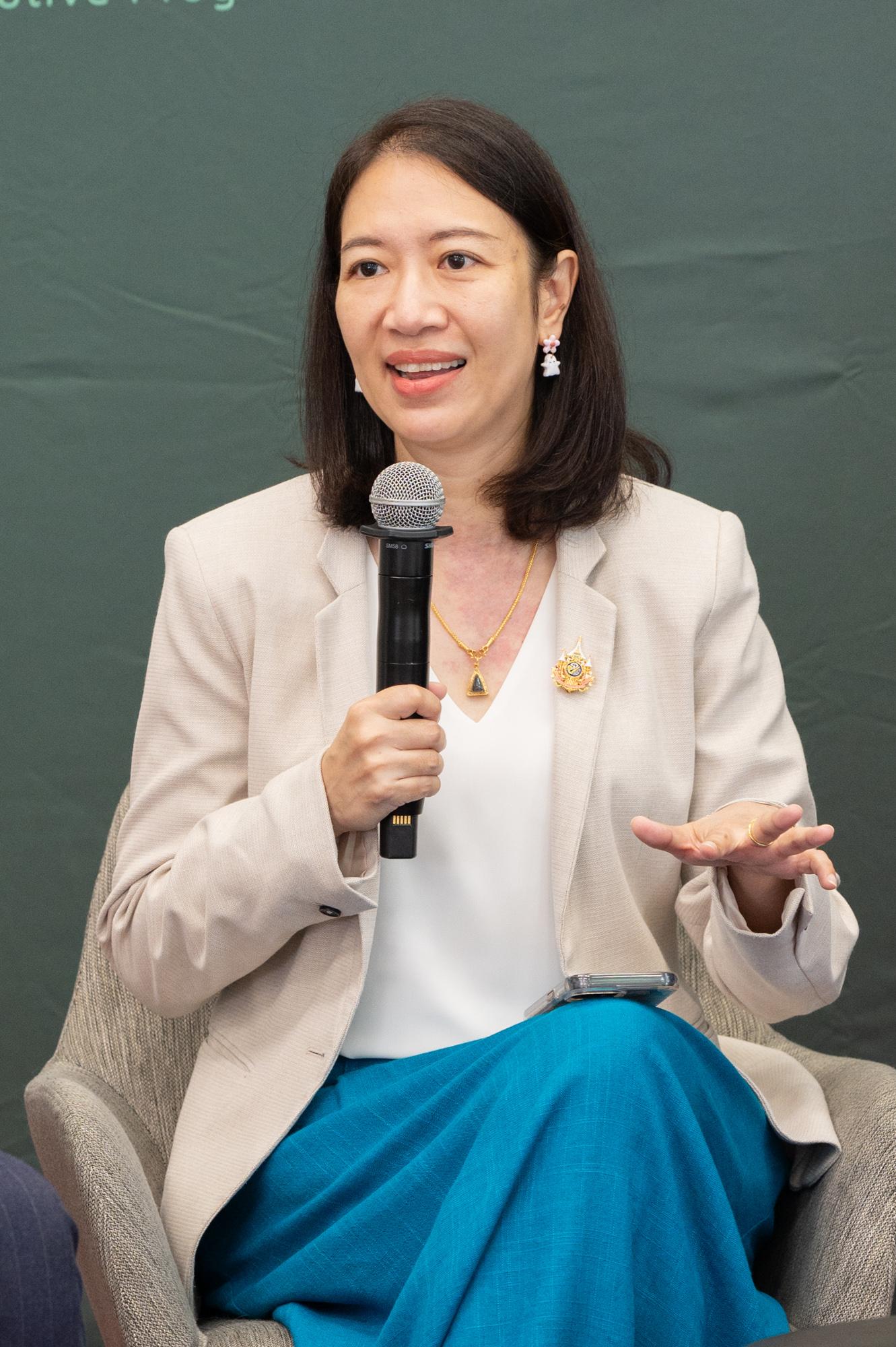 นารีรัตน์ พันธุ์มณี