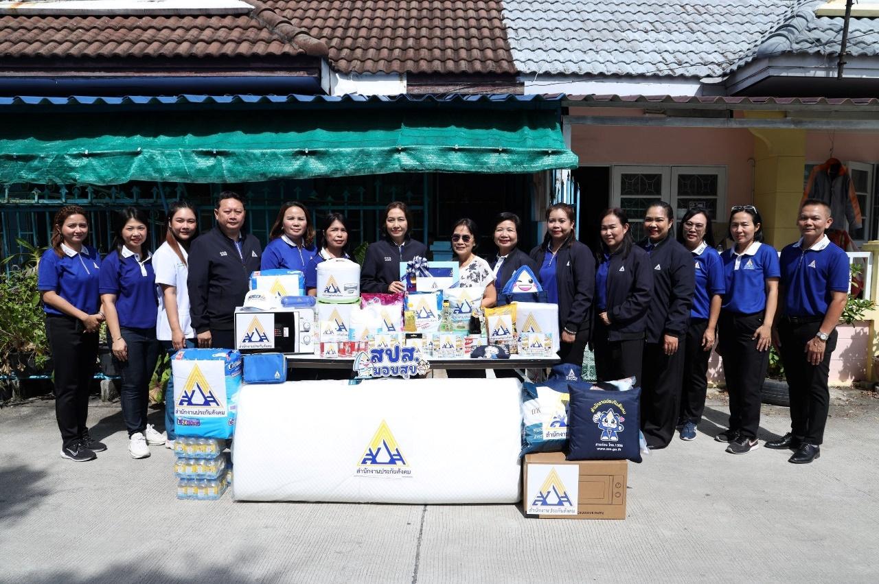 รมว. พิพัฒน์ มอบ เลขาธิการ สปส. มารศรี ลงพื้นที่ จ.ชลบุรี ตรวจเยี่ยมผู้ประกันตนทุพพลภาพ ในโครงการ สปส. มอบสุข