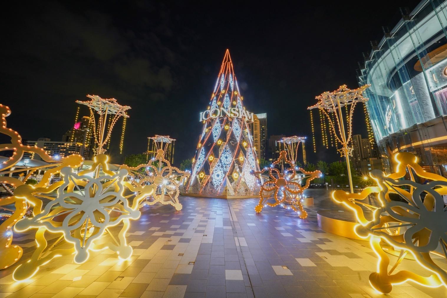 ไอคอนสยาม  ส่งขบวน Art Toy จากค่ายดังกว่า 100 คาแรกเตอร์ แบบจัดเต็มทุกมิติ 