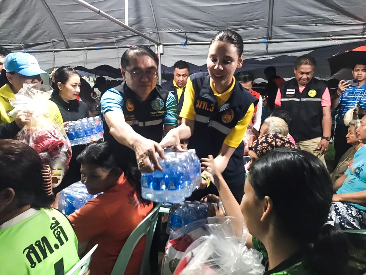 มท.3 ลงพื้นที่นราธิวาส กำชับ กปภ. เร่งช่วยผู้ประสบภัยน้ำท่วมภาคใต้