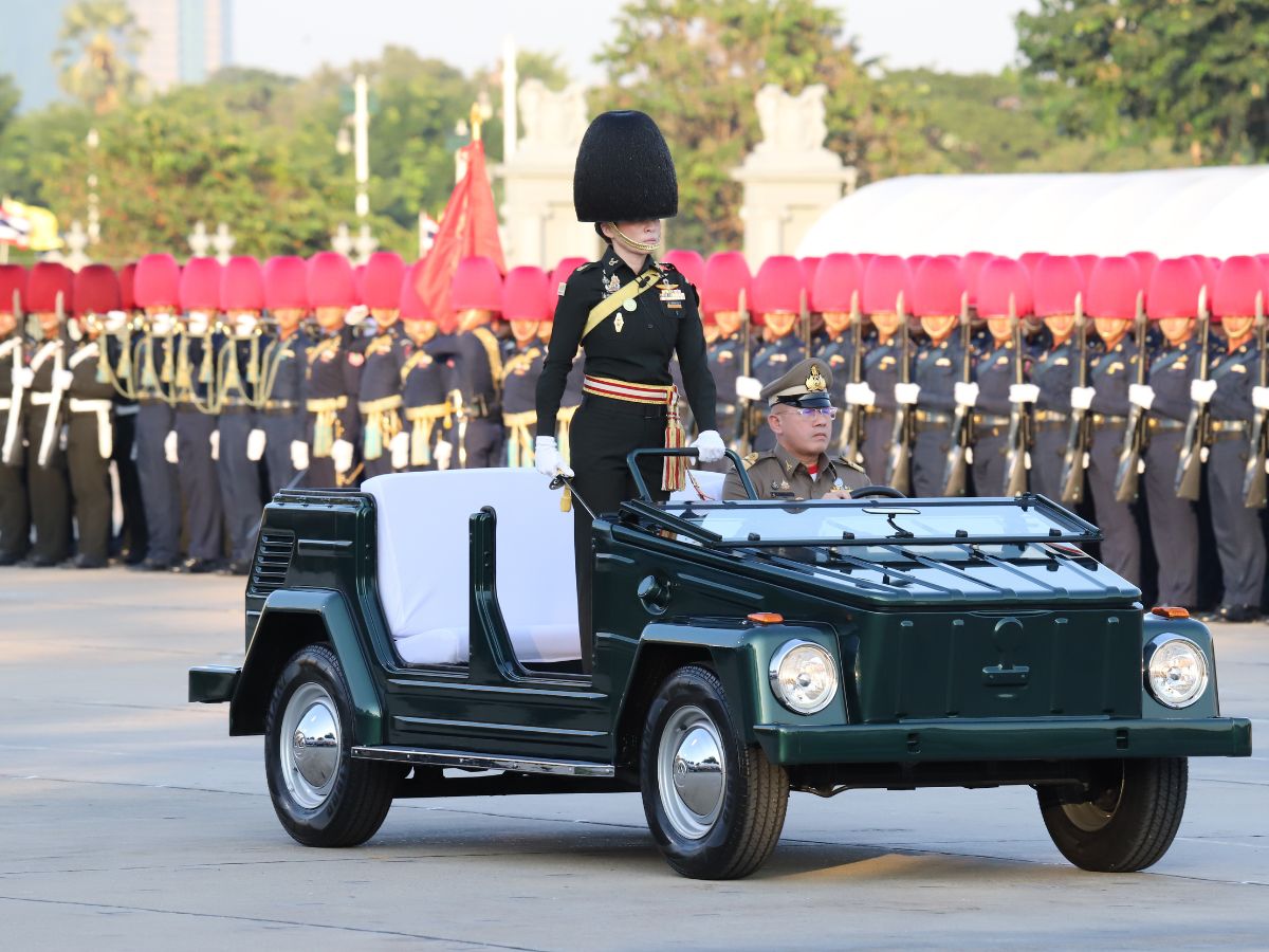 พระราชินี เจ้าฟ้าสิริวัณณวรี เสด็จฯ ซ้อมสวนสนามและถวายสัตย์ฯ ทหารรักษาพระองค์