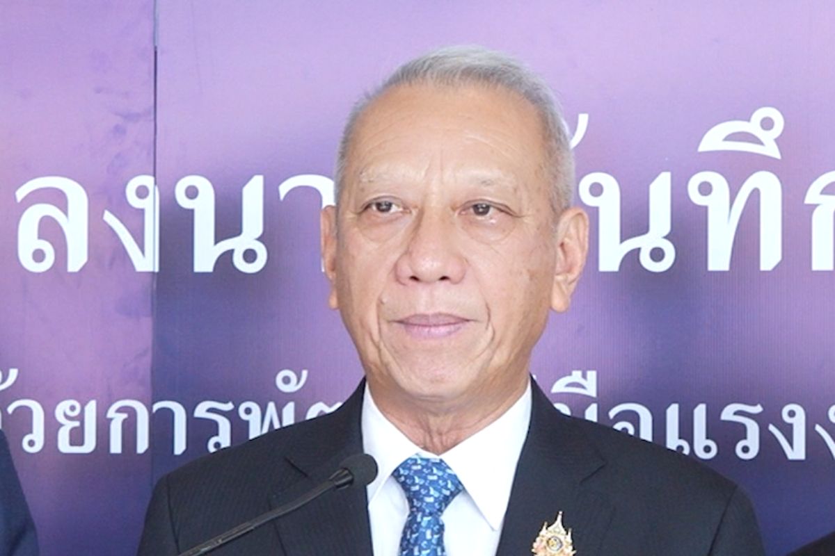 พิพัฒน์ ชงขึ้นค่าแรง 400 บาท ให้เป็นของขวัญปีใหม่’ 68 แก่แรงงาน