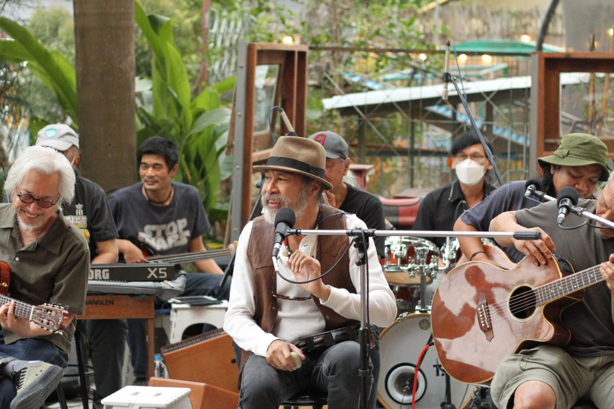 6 บทเพลงจาก “นั่งเล่น” วงดนตรีรุ่นเก๋า พร้อมมอบความสุขและกำลังใจในงาน FEED MUSIC 7 ธ.ค.นี้