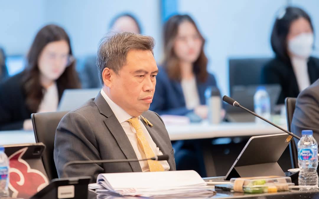 พรชัย ฐีระเวช