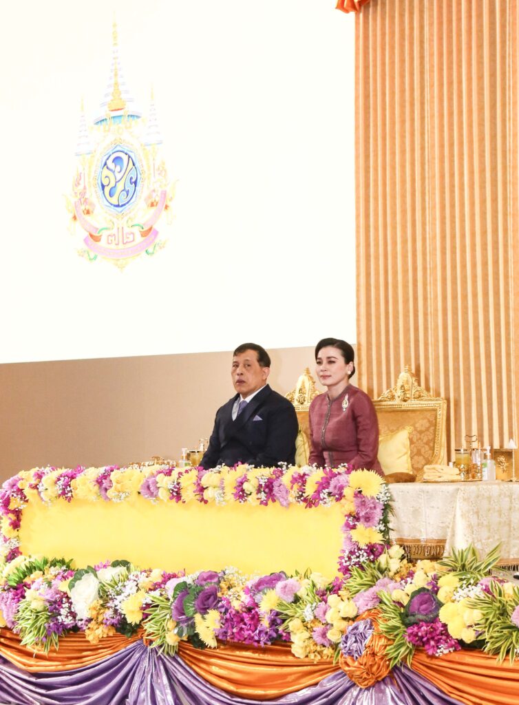 ในหลวง พระราชินี ทรงเปิดการประชุม วิทยาศาสตร์นานาชาติเจ้าฟ้าจุฬาภรณ์ ครั้งที่ 9