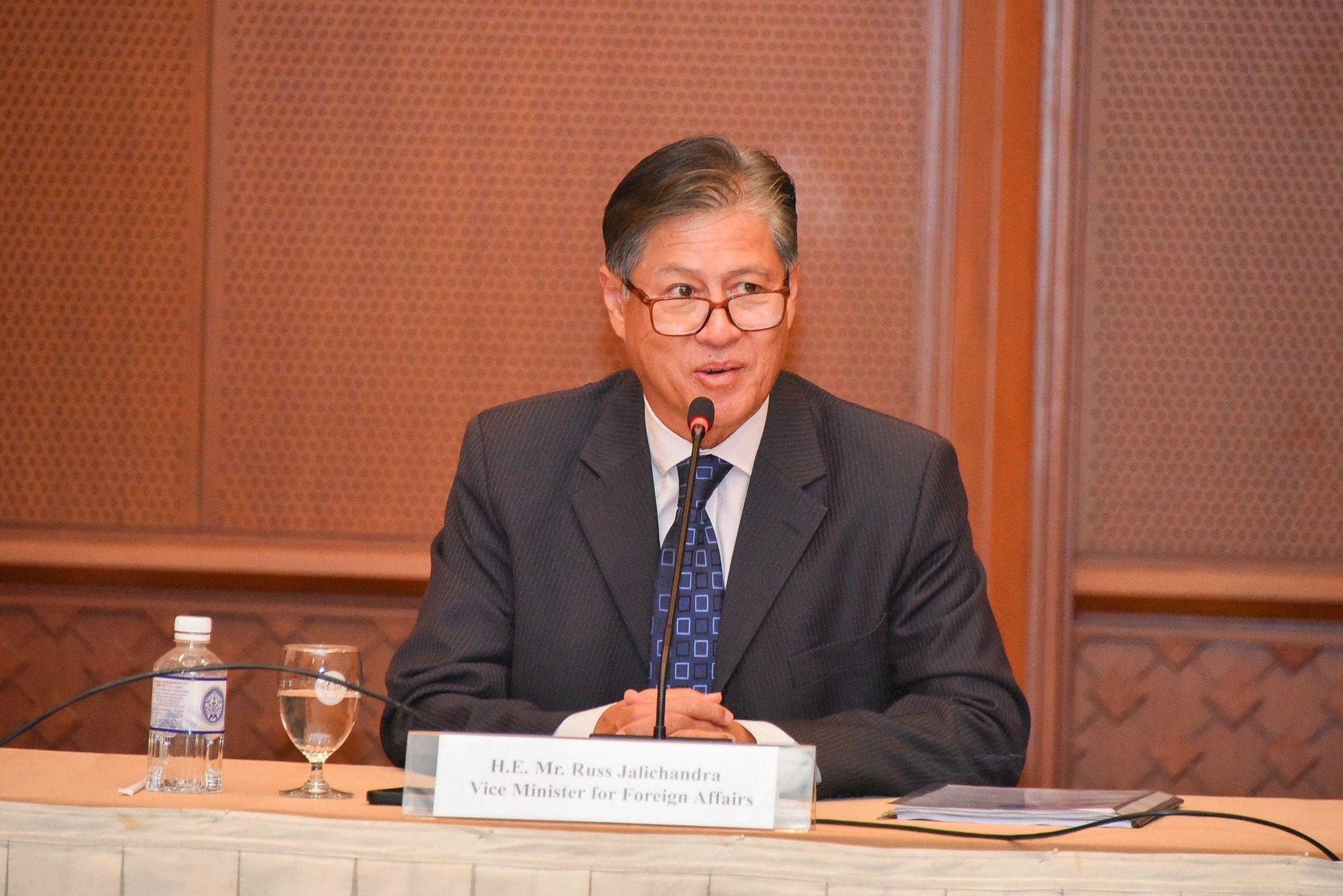 ‘รัศม์’ ดึงสติ ‘โรม’ เศร้าได้ แต่พิจารณาถึงต้นเหตุ 4 ลูกเรือไทยด้วย