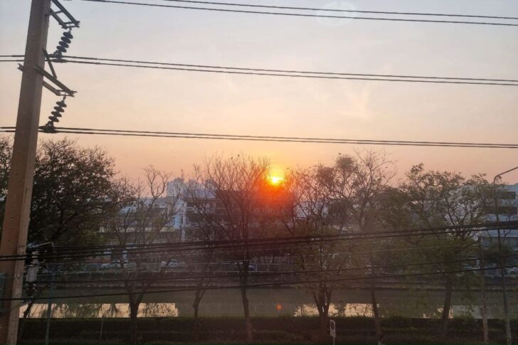 .พยากรณ์อากาศ (19 พ.ย.) ตอนบนเย็นลง ยังคงมีฝน ภาคใต้มีฝน 70-80%
.