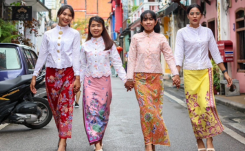 Kebaya เคบายา