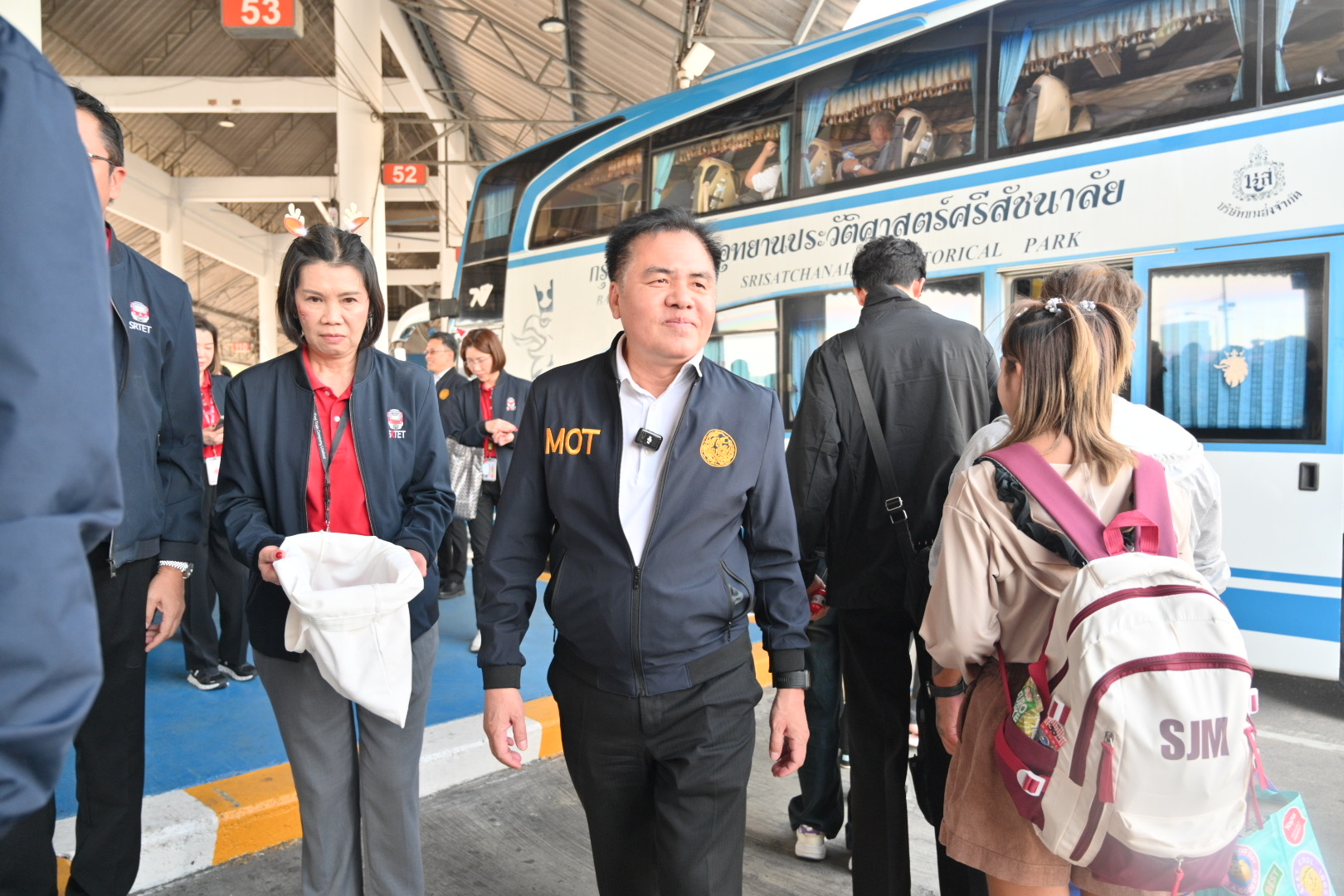 สุรพงษ์ ลงพื้นที่ ตรวจดูความพร้อม การเดินทาง ของประชาชน ช่วงปีใหม่