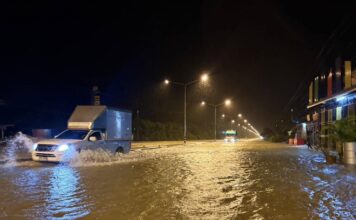 ฝนกระหน่ำ 'สุราษฎร์ฯ' ท่วมแล้ว 9 อำเภอ