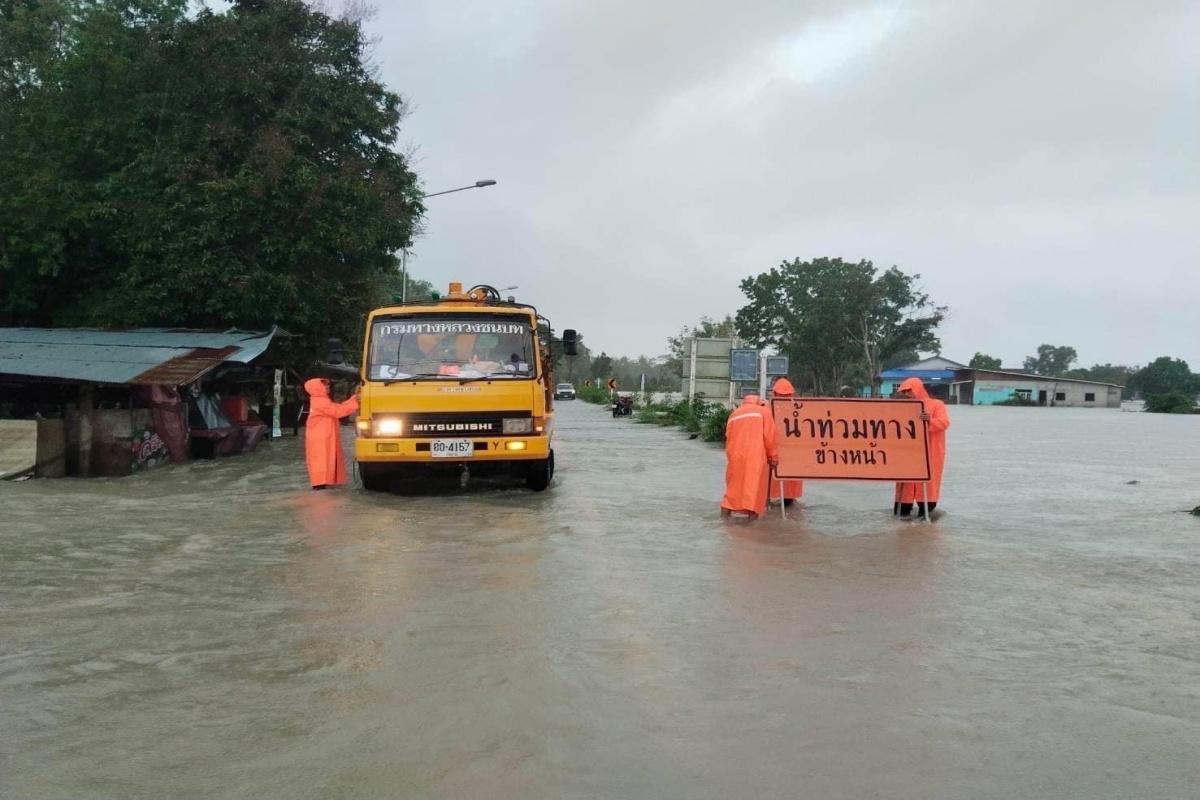 ถนน 55 สาย ในพื้นที่ 6 จังหวัดภาคใต้ น้ำท่วม-ยังสัญจรไม่ได้