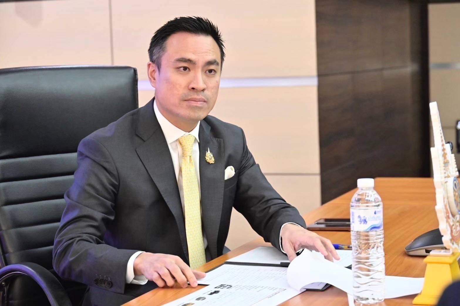 ‘เอกนัฏ’ สั่งหยุดบ.ไทยยานากาวา เหตุแผ่นคอนกรีตถล่ม ดับ 5 ราย