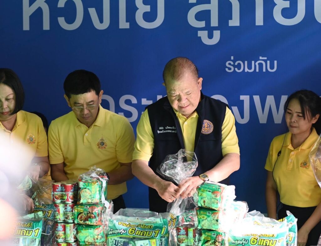 นายพิชัย นริพทะพันธุ์