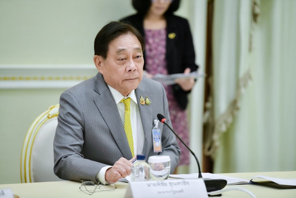 นายพิชัย ชุณหวชิร รองนายกรัฐมนตรีและรัฐมนตรีว่าการกระทรวงการคลัง
