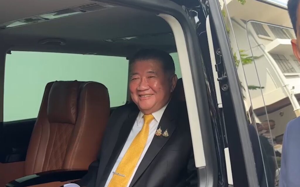 นายภูมิธรรม เวชยชัย
