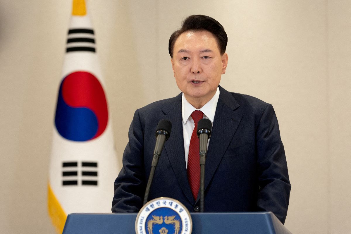 ‘ยุน ซอกยอล’ จ่อนอนคุก หลังศาลอนุมัติหมายจับประธานาธิบดีเป็นครั้งแรก