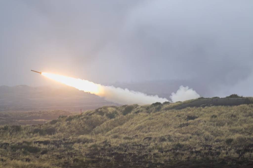 ไบเดนไม่แผ่ว เติมกระสุนจรวด HIMARS ให้ยูเครน จับตาใช้อำนาจ PDA