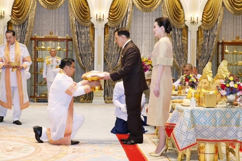 จุฬาฯ ทูลเกล้าฯ ถวายปริญญาครุศาสตรดุษฎีบัณฑิตกิตติมศักดิ์สาขาวิชาหลักสูตรและการสอนแด่พระบาทสมเด็จพระเจ้าอยู่หัว