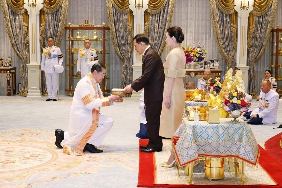จุฬาฯ ทูลเกล้าฯ ถวายปริญญาครุศาสตรดุษฎีบัณฑิตกิตติมศักดิ์ สาขาวิชาหลักสูตรและการสอน แด่พระบาทสมเด็จพระเจ้าอยู่หัว