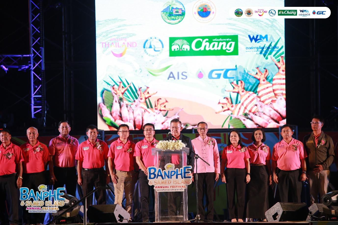 นักท่องเที่ยวแห่สนุกกัน สนั่นเพกับเทศกาลเที่ยวทะเลหาดบ้านเพ-เกาะเสม็ด ประจำปี 2567 