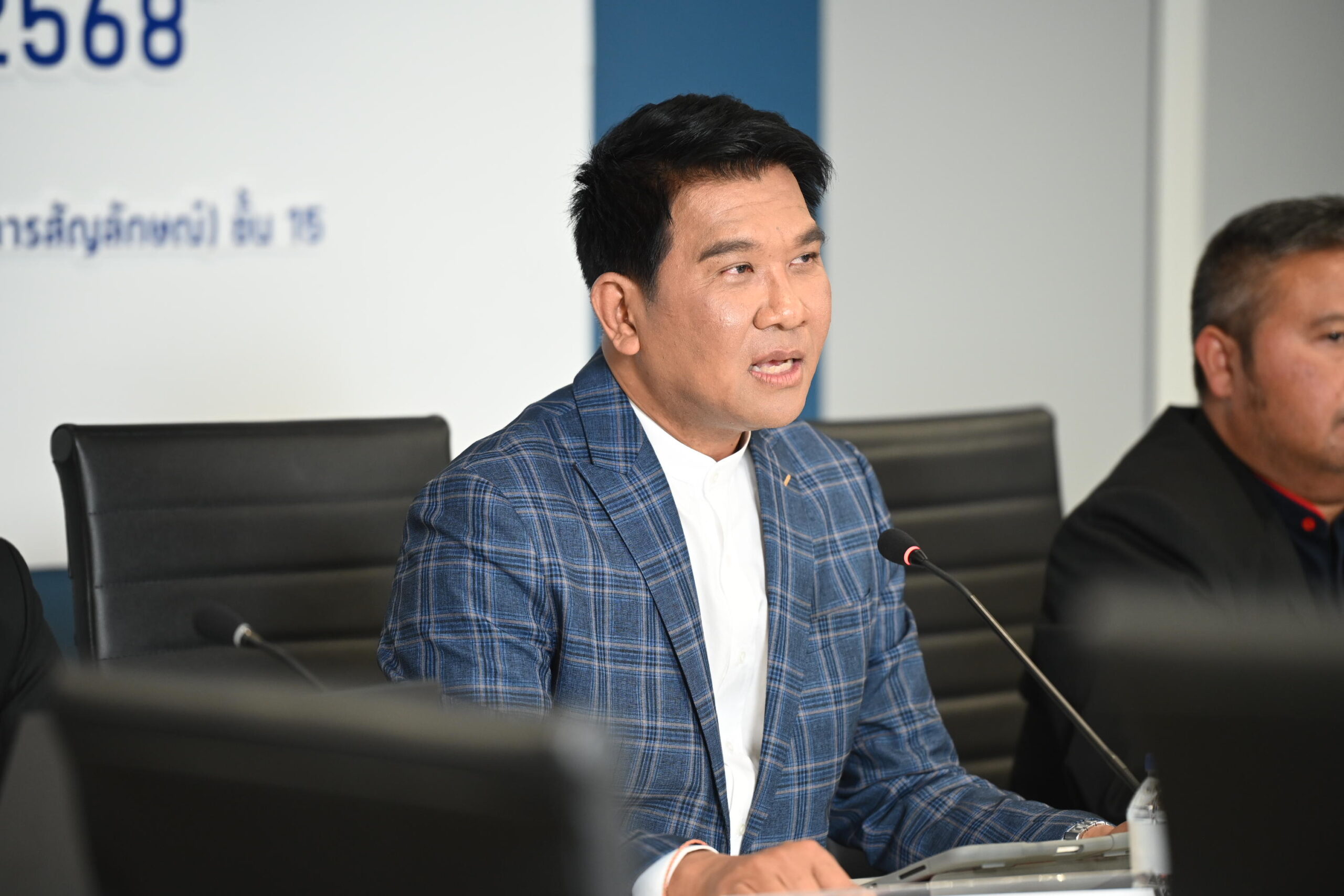 ธนวรรธน์ พลวิชัย