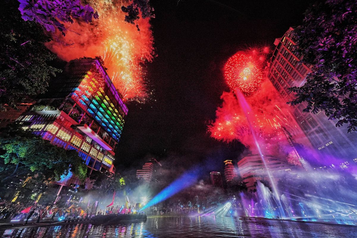 เคานต์ดาวน์ 2025 เอ็มโพเรียม เอ็มควอเทียร์ เอ็มสเฟียร์ ชมพลุตระการตา ดูคอนเสิร์ตศิลปินดัง