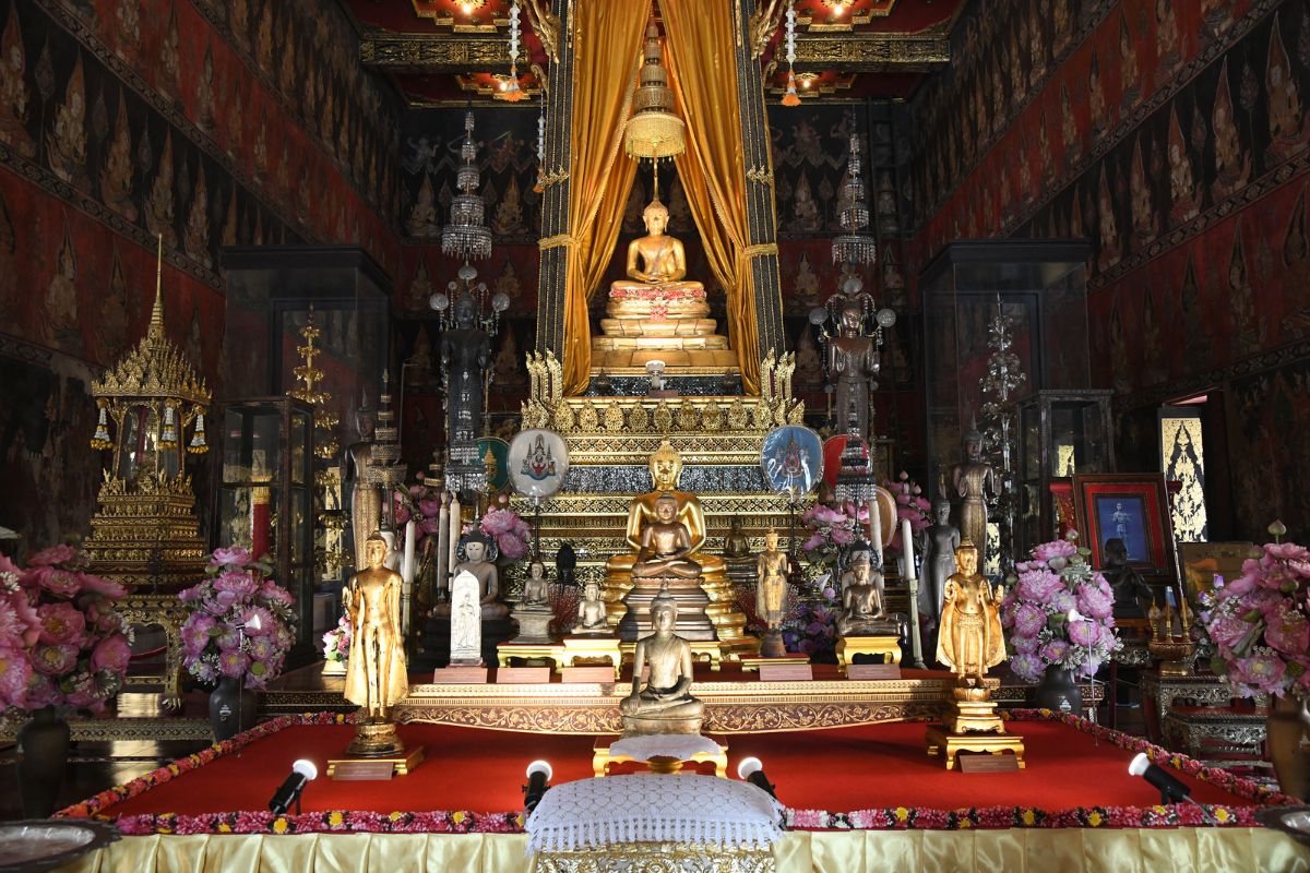 อัญเชิญพระพุทธสิหิงค์ พร้อม 9 พระพุทธรูปโบราณ ให้ประชาชนสักการะรับปีใหม่