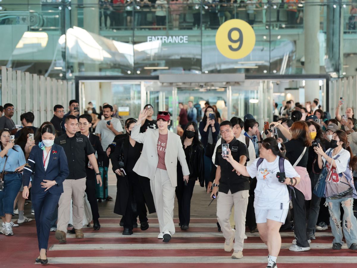 ‘เว่ยเจ๋อหมิง’ เดินทางถึงไทย พร้อมขึ้นเวทีเคานต์ดาวน์ ไอคอนสยาม