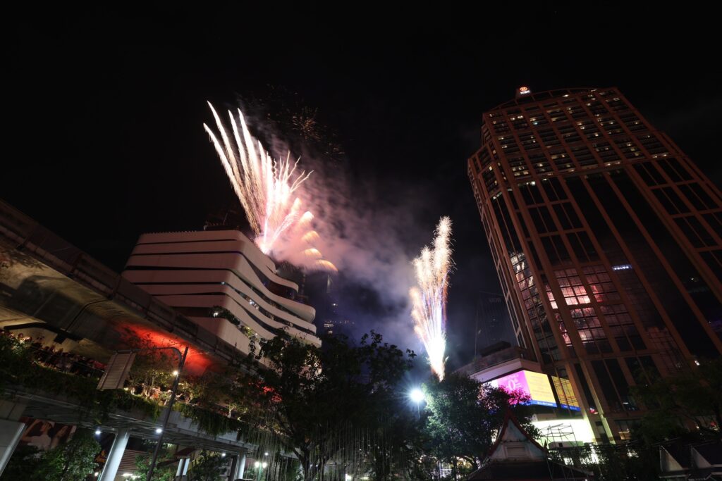 เอ็มสเฟียร์ เอ็มโพเรียม เอ็มควอเทียร์ ฉลองเคานต์ดาวน์