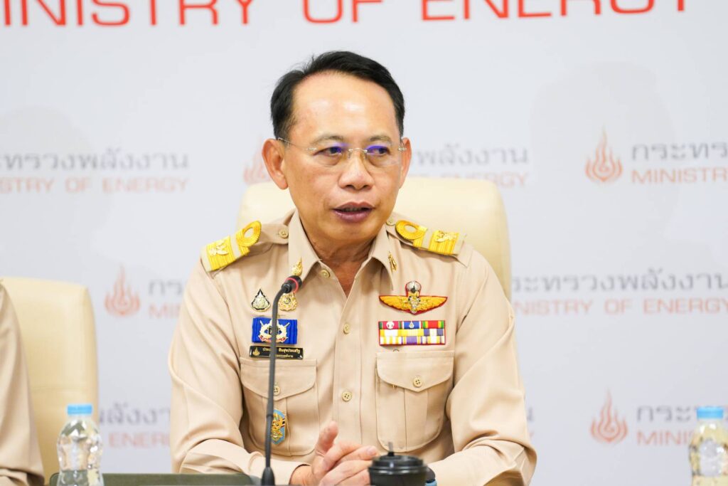 นายประเสริฐ สินสุขประเสริฐ