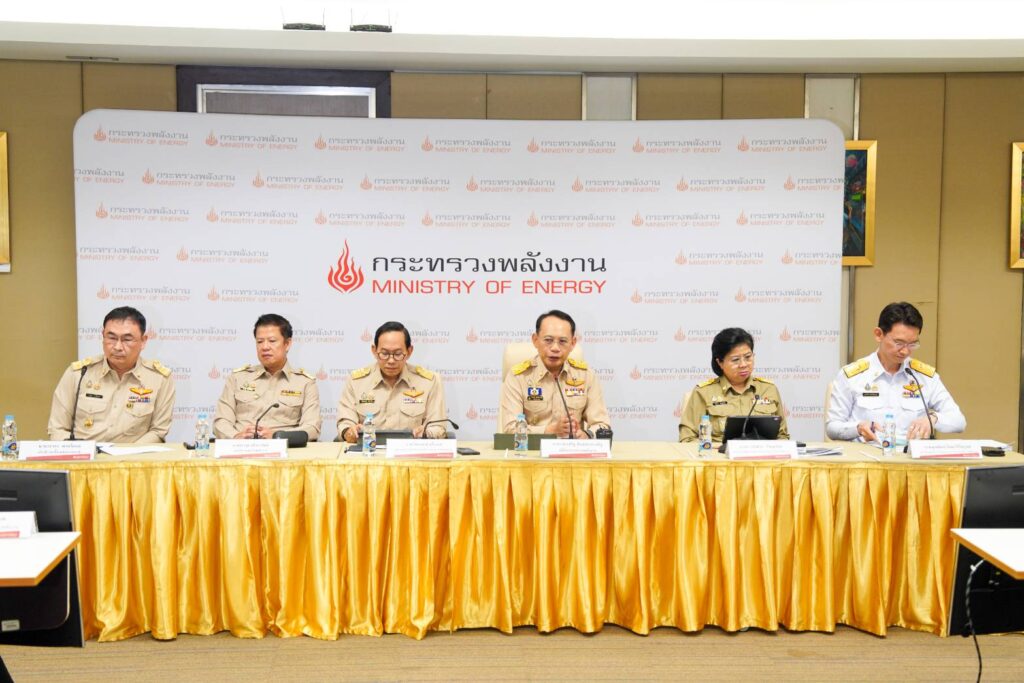 นายประเสริฐ สินสุขประเสริฐ