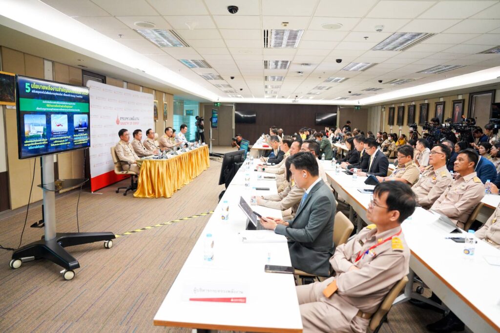 นายประเสริฐ สินสุขประเสริฐ
