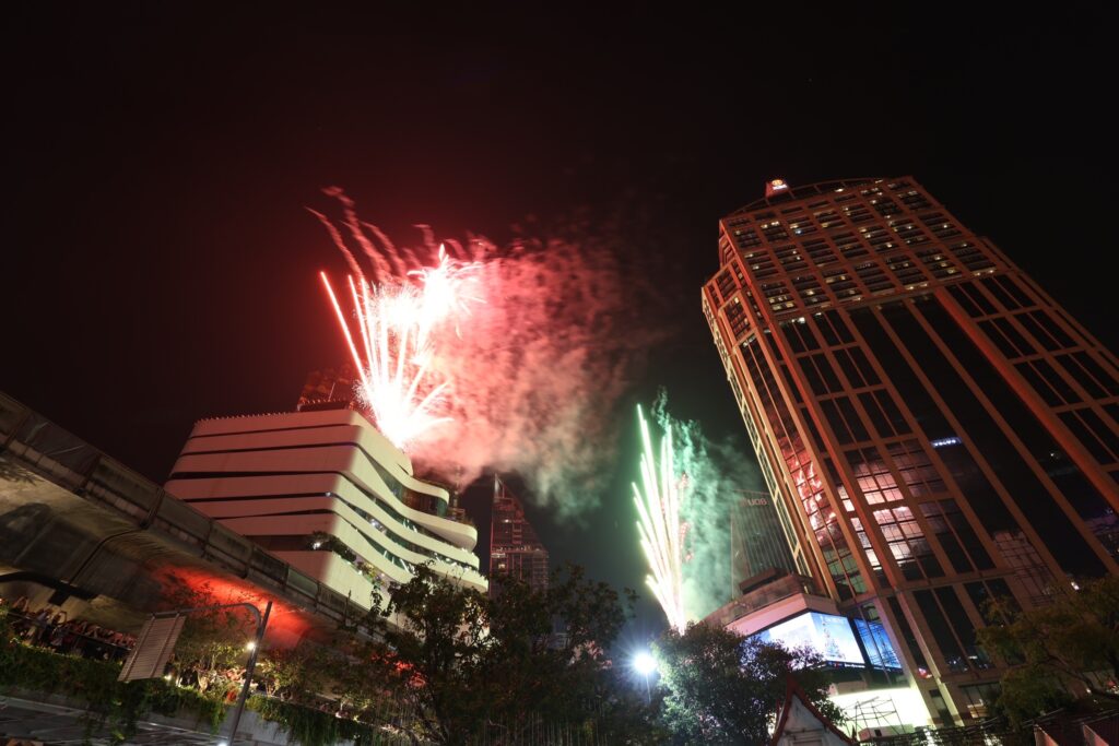 เอ็มสเฟียร์ เอ็มโพเรียม เอ็มควอเทียร์ ฉลองเคานต์ดาวน์