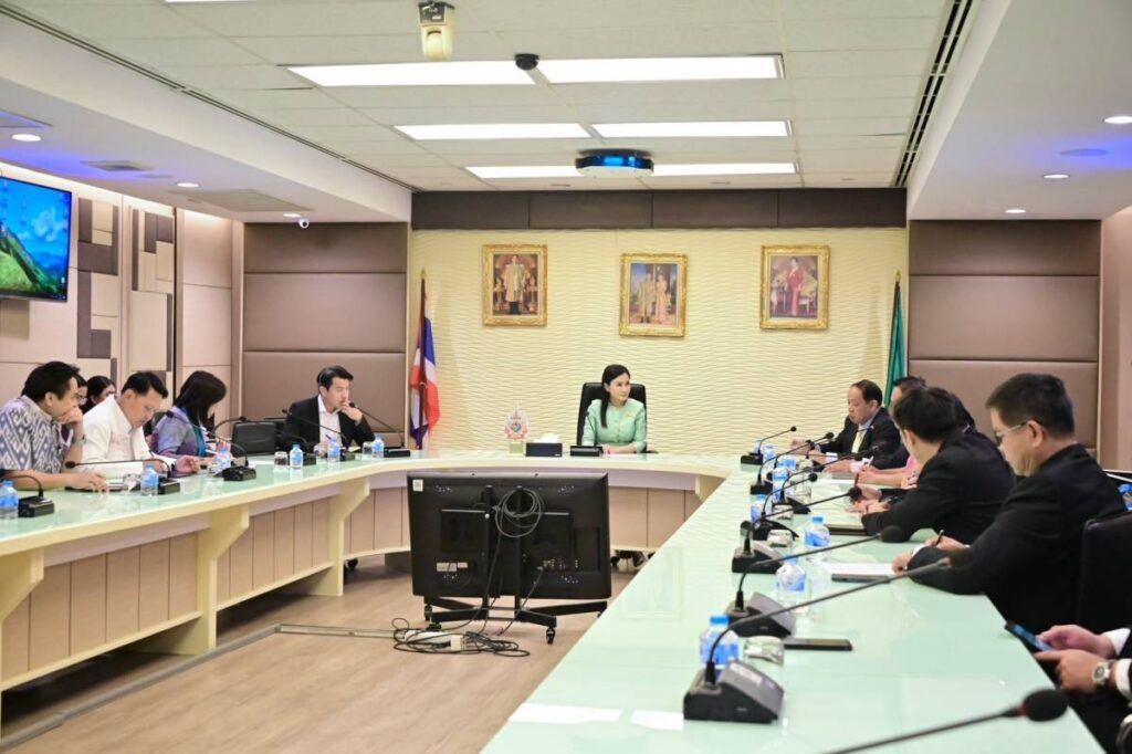 นางนฤมล ภิญโญสินวัฒน์