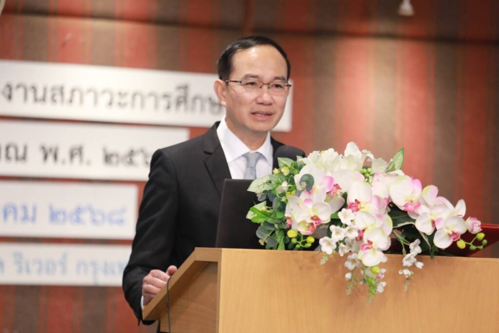 รศ.ดร.ประวิต เอราวรรณ์ เลขาธิการสภาการศึกษา