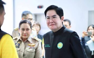 อัครา พรหมเผ่า