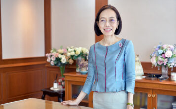 นุสรา กาญจนกูล