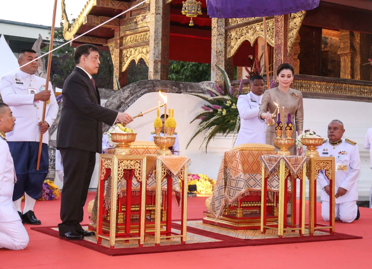 ในหลวง-พระราชินี เสด็จฯ วัดพระสิงห์-ประตูช้างเผือก เชียงใหม่ ครั้งแรกในรัชกาล